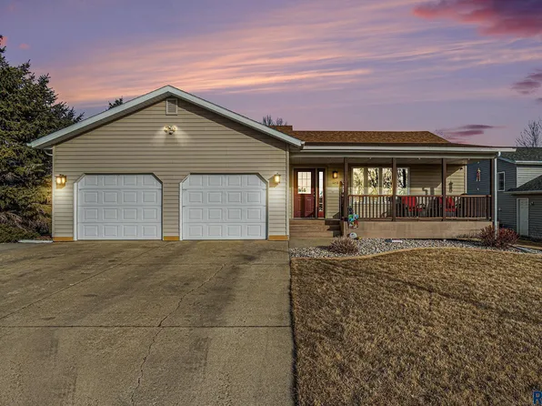 1048 N Washington Ave, Madison, SD 57042