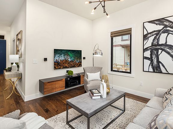5th image of 4408 Thackeray Pl NE #A