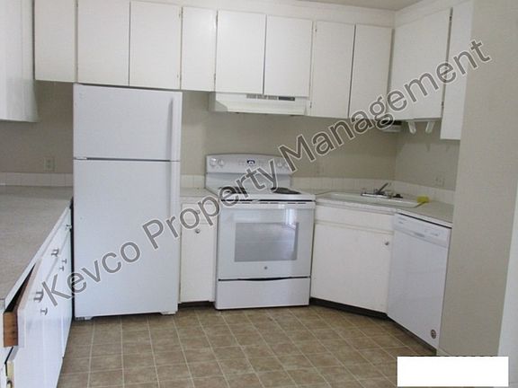 5th image of 2801 Stanford Rd