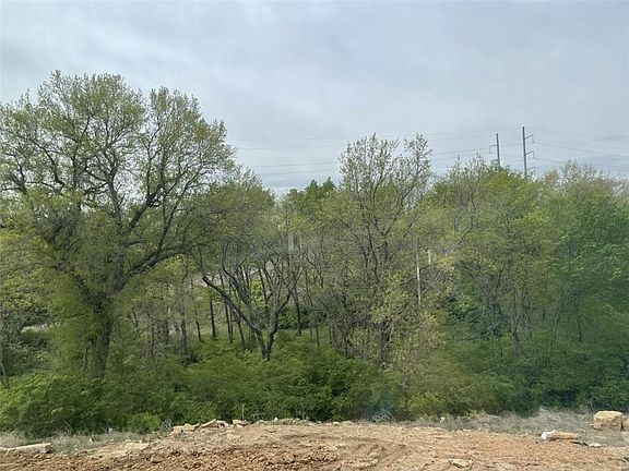 2nd image of 8864 N Poplar Ave