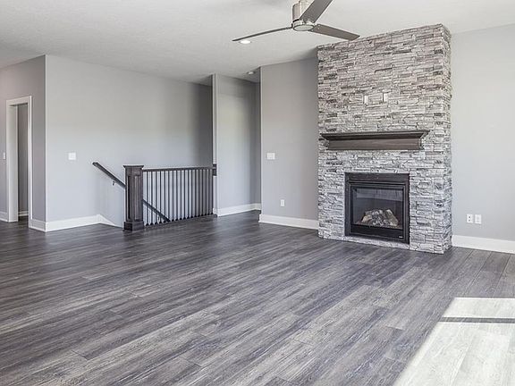 3rd image of 62 SE Pembrooke Ln