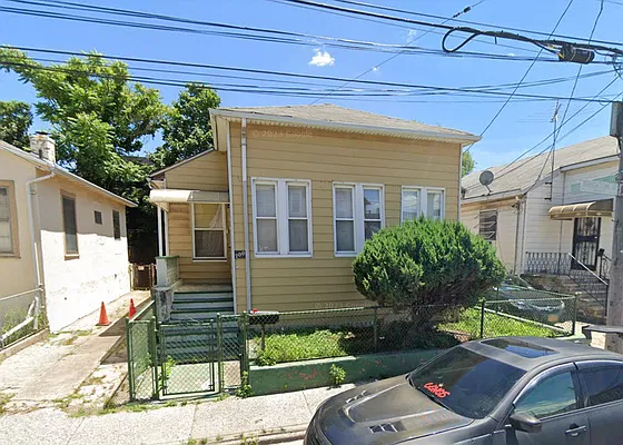 Sold by Momentum Real Estate LLC | media 1