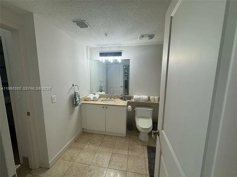170 SE 14th St #1108 — Photo 6