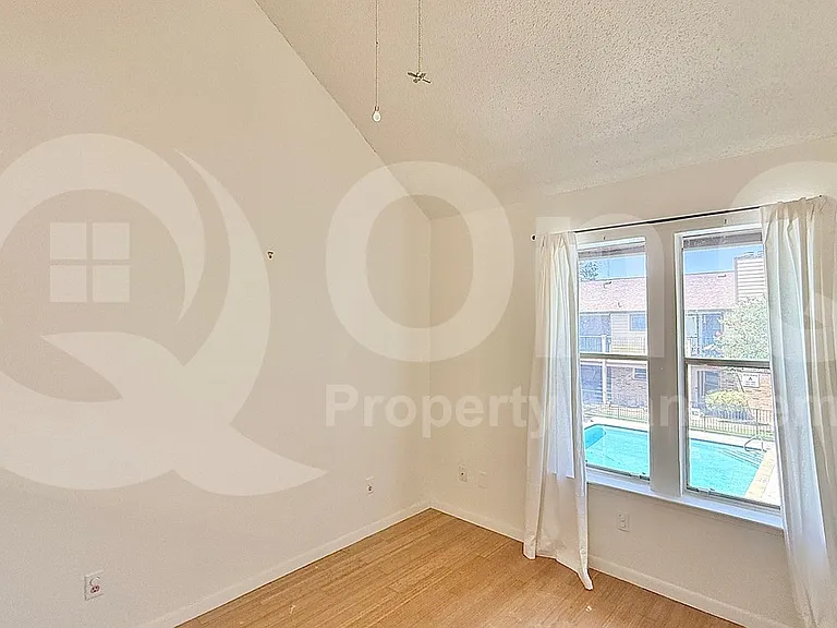 5608 Cougar Dr #220 — Photo 9
