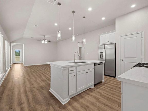 3rd image of 301 Banyon Dr