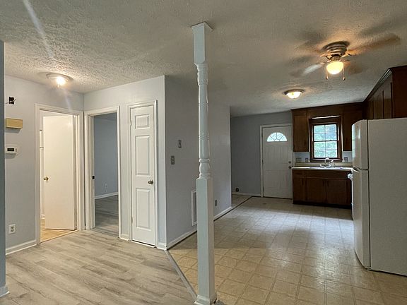 4th image of 112 Camp Ave #A
