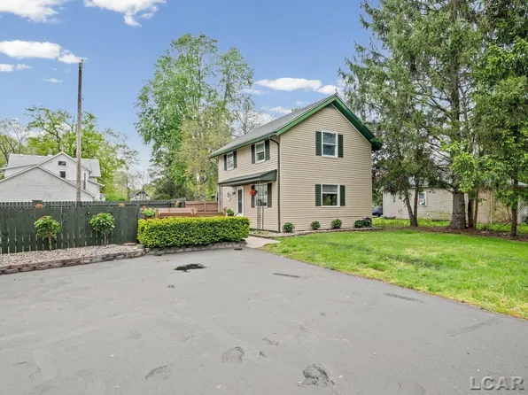 106 W Walnut St, Petersburg, MI 49270