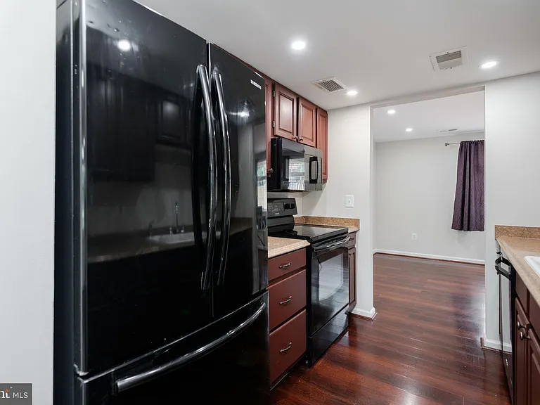 6324 Lightburn Ct — Photo 12