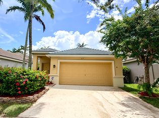 673 Conservation Dr, Fort Lauderdale, FL 33327