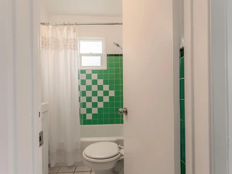 18 Breeze Ave #4 — Photo 11