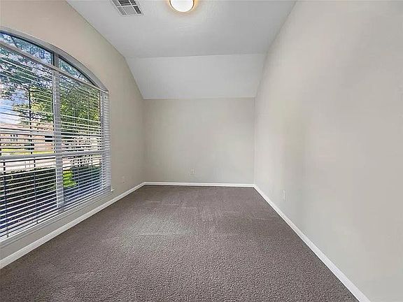 3rd image of 10402 Bellerose Ln