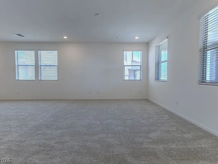 100 Hornbeck Ln — Photo 2