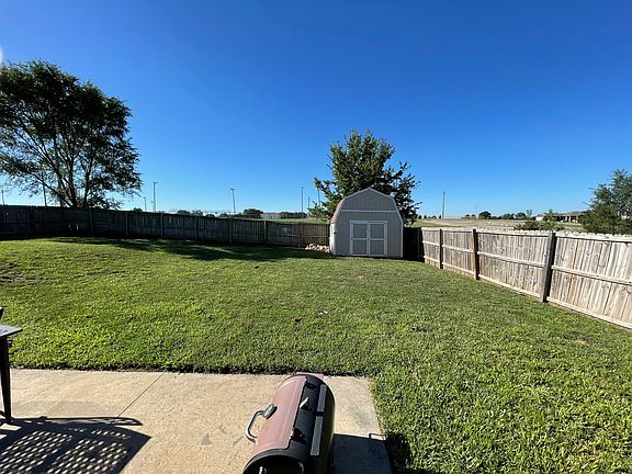 2nd image of 1909 Thompson Dr