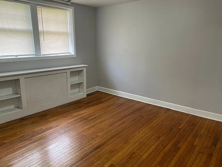 101 Winnie St — Photo 2