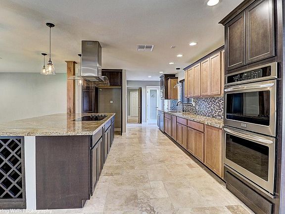 3rd image of 518 W Diana Ave