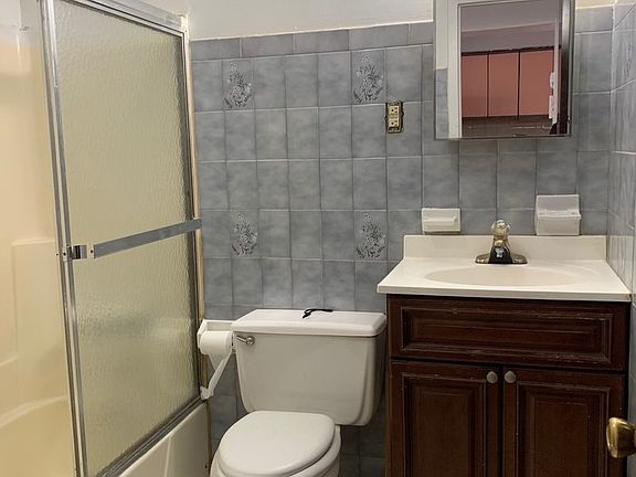 4th image of 2510 32nd St #3