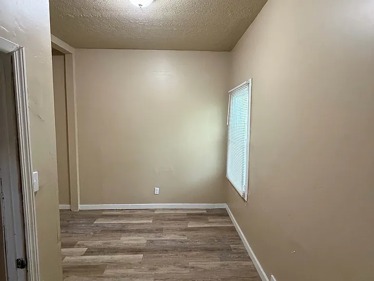 10604 Parkview Ave — Photo 10