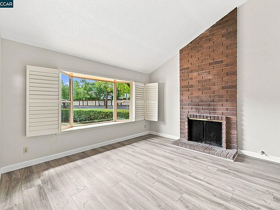 5th image of 1284 Pinecrest Dr