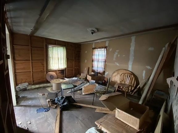 2nd image of 1410 S Bluffview Dr