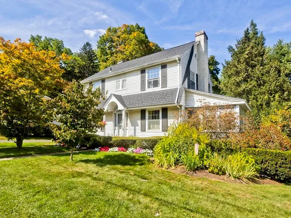 141 Dartmouth St, Holyoke, MA 01040