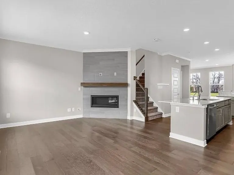 913 E 16th St — Photo 13