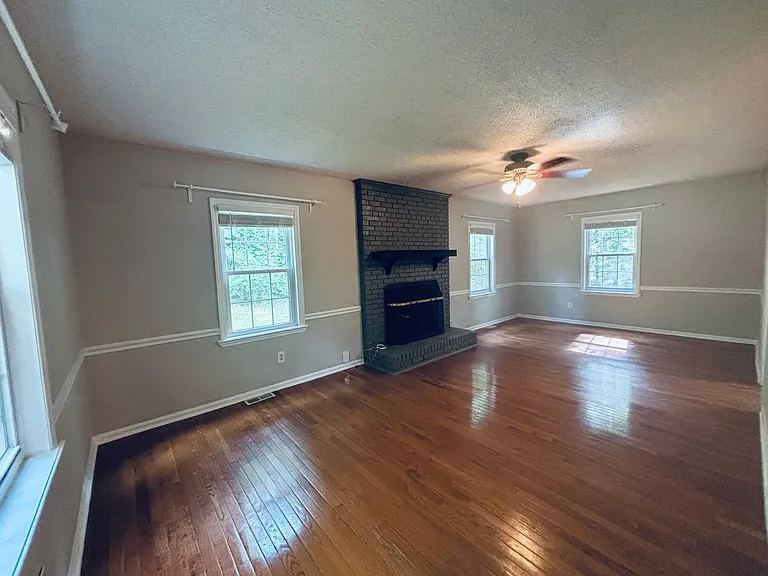 317 Gatewood Ln — Photo 6