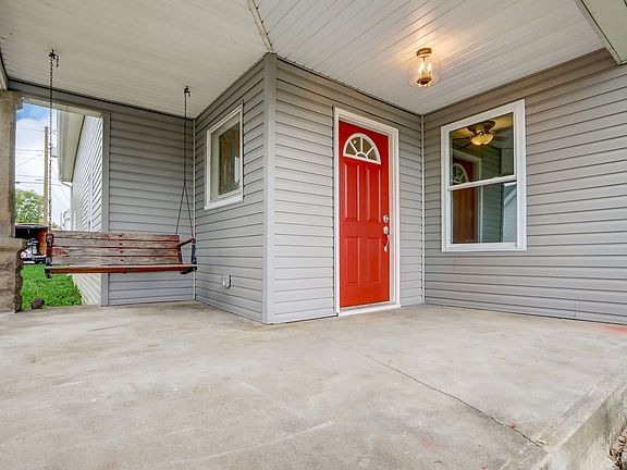 4th image of 301 W 2nd St