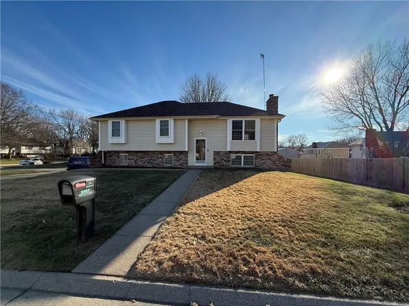 3010 Squire Ln, Country Club, MO 64506