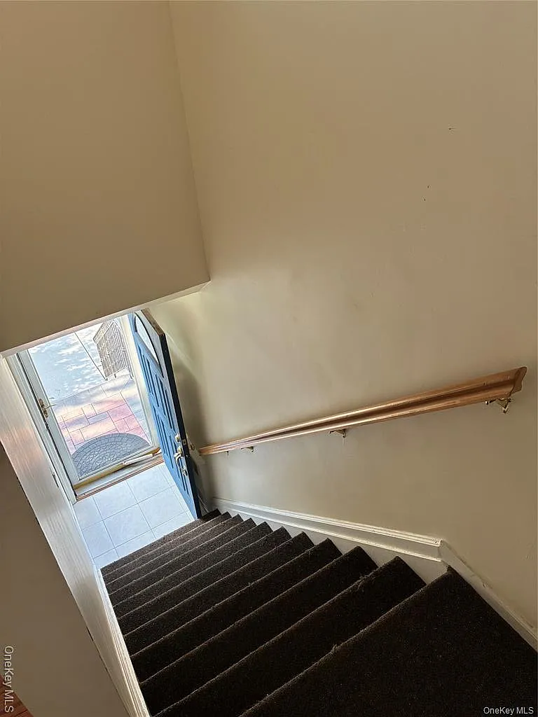 3 bed, 1.0 bath, 1100 sqft, $3,500 — Photo 1