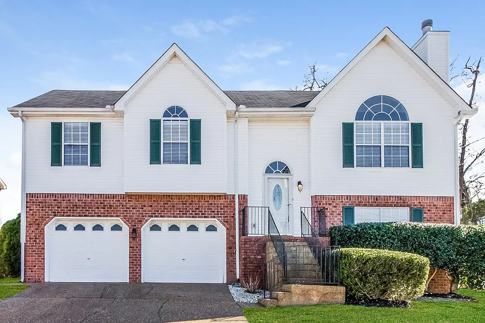 3 bed, 2.5 bath, 1908 sqft, $2,135 — Photo 1