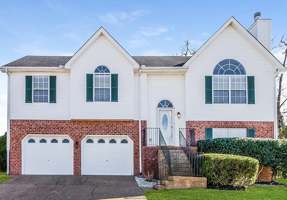 3261 Clapham Rd