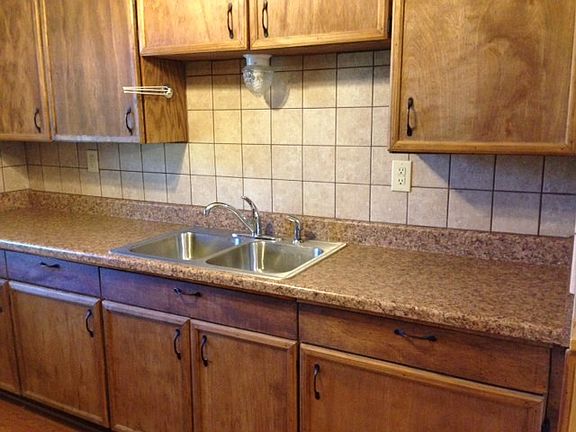 3rd image of 722 Blueberry Ln