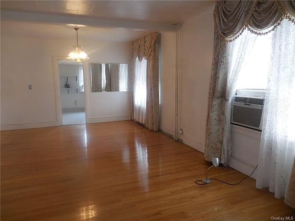 5th image of 2 Hillside Ct Floor 2