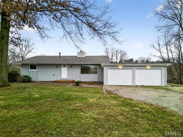 2903 Airport Rd, Godfrey, IL 62035