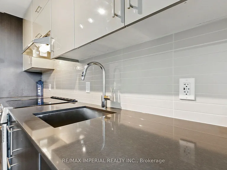 188 Fairview Mall Dr #722 — Photo 11