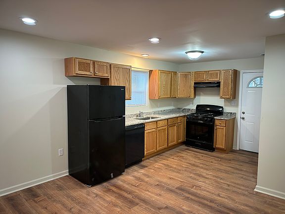 2nd image of 4400 Louisiana Pl
