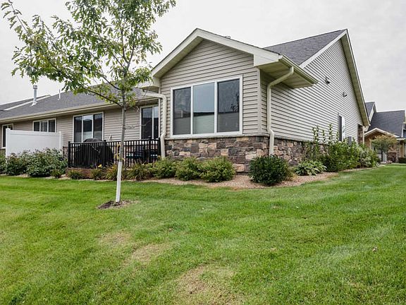 4th image of 420 Aqua Cir