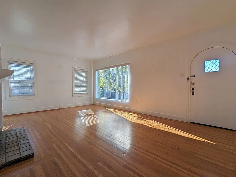 4736 Meldon Ave — Photo 2