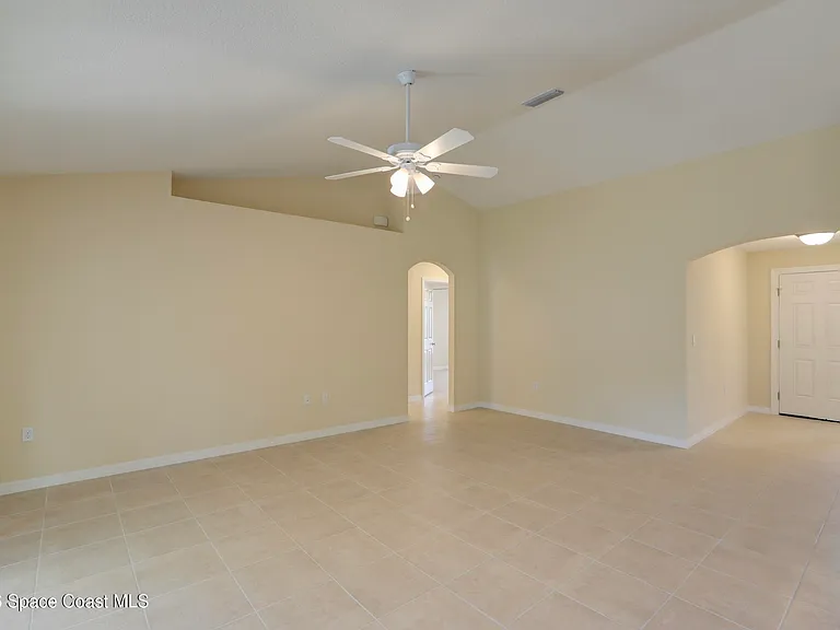 743 Breakwater Ter — Photo 11