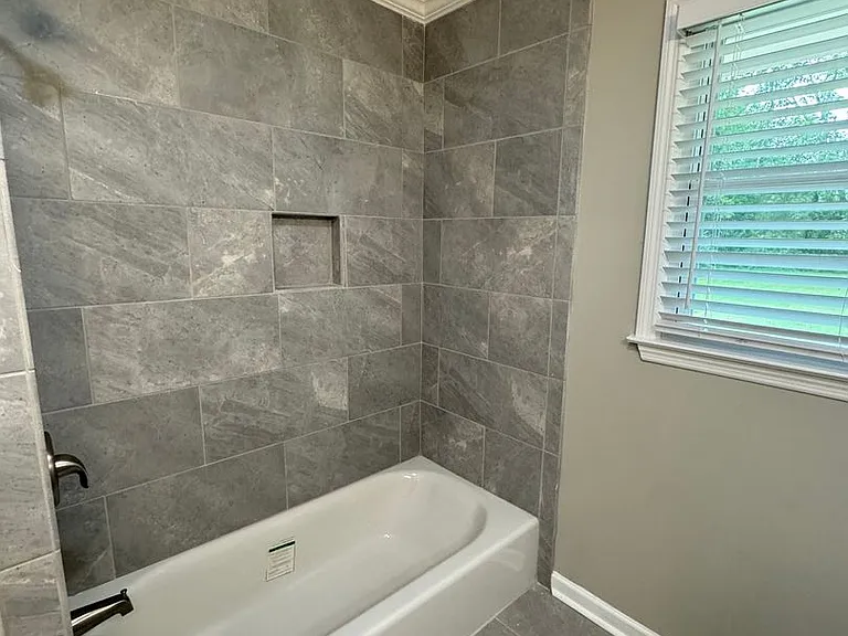 2434 Oxford Dr — Photo 21
