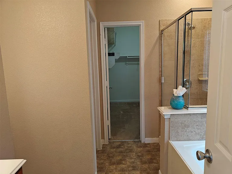 7915 Moss Springs Ct — Photo 20