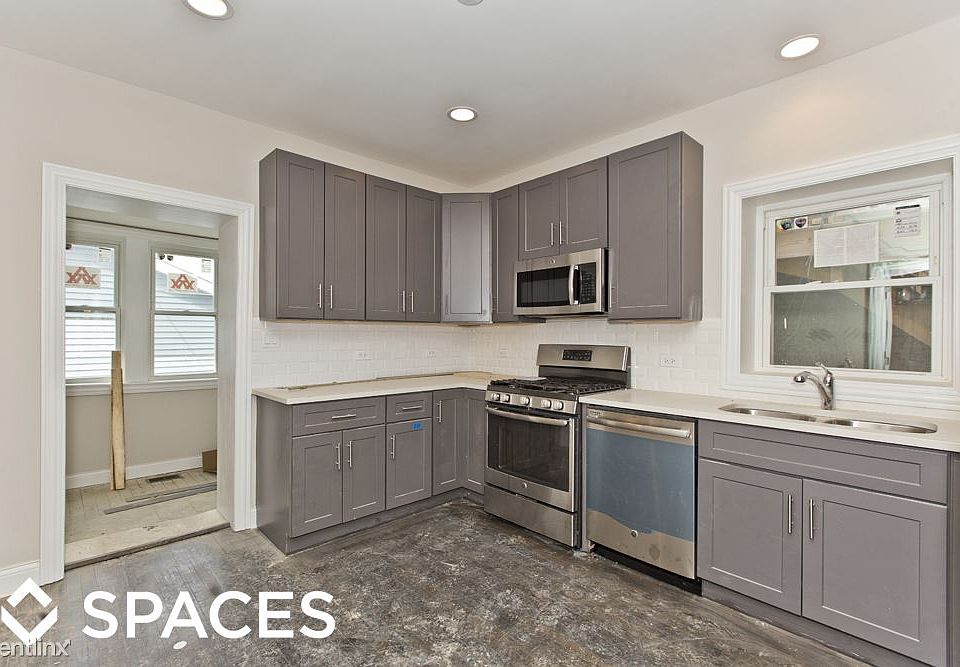 1st image of 3352 N Hamlin Ave #1