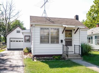 1051 S Cross St, Sycamore, IL 60178