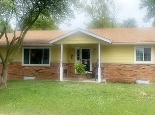 614 W Cherry St, Carlinville, IL 62626
