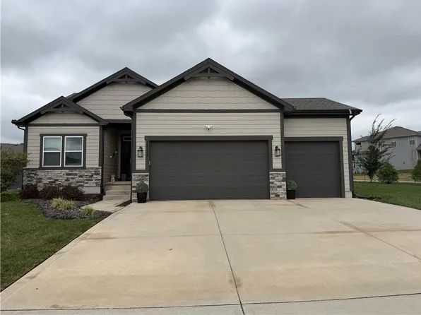 18108 Venerable St, Overland Park, KS 66013