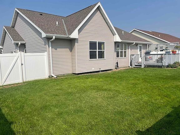 3rd image of 215 N Park Dr.