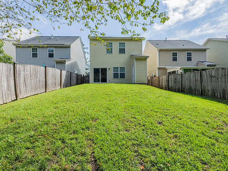 199 Stanley Ct — Photo 6