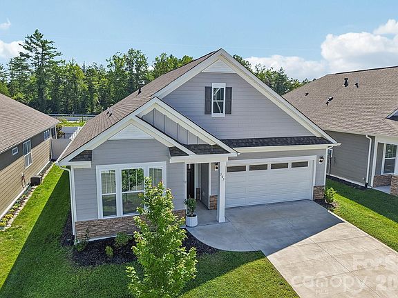 2nd image of 505 Fox Cove Rd