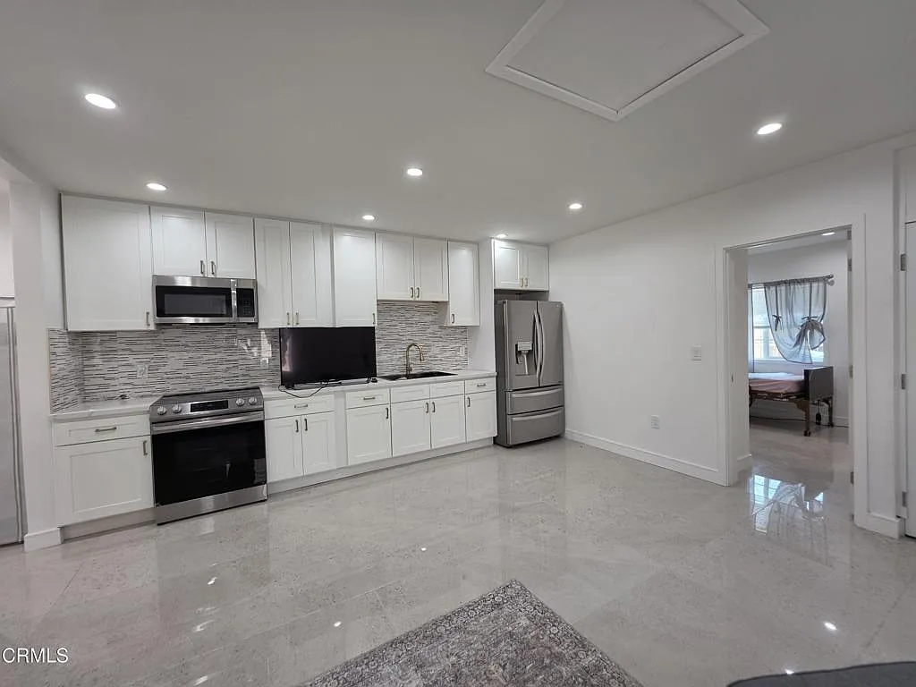 2 bed, 2.0 bath, 780 sqft, $2,795 — Photo 3