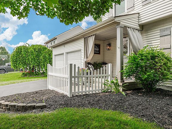 3rd image of 496 Courtland Ln
